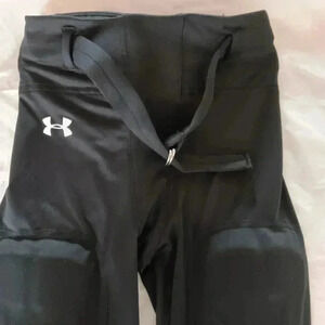 Under Armour YOUTH XL Black Football PADS & Adjustable Belt